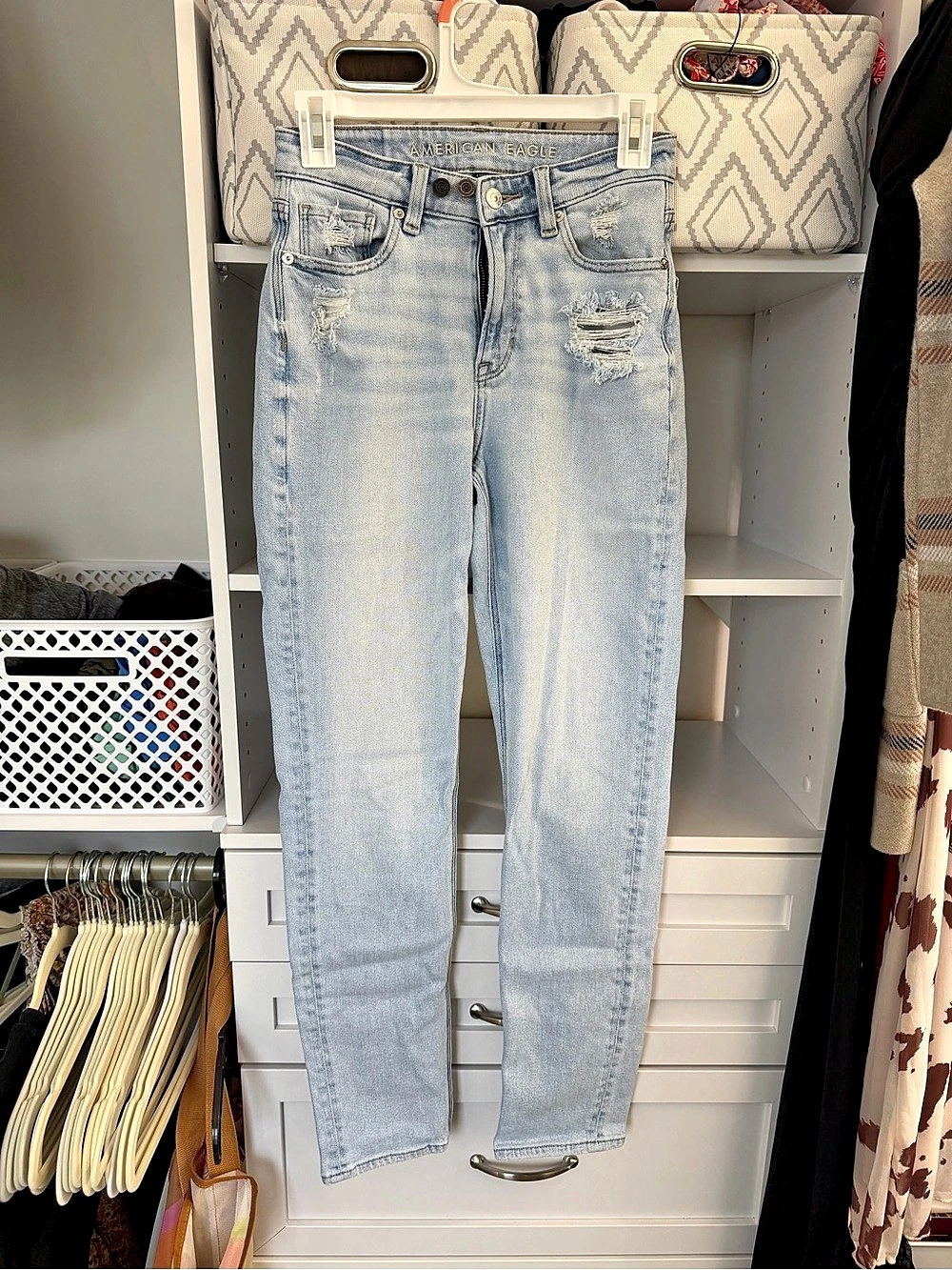 American Eagle Distressed Skinny Jeans in Blue Size 2L